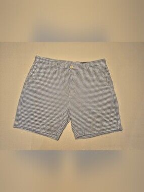 Vineyard Vines golf shorts
